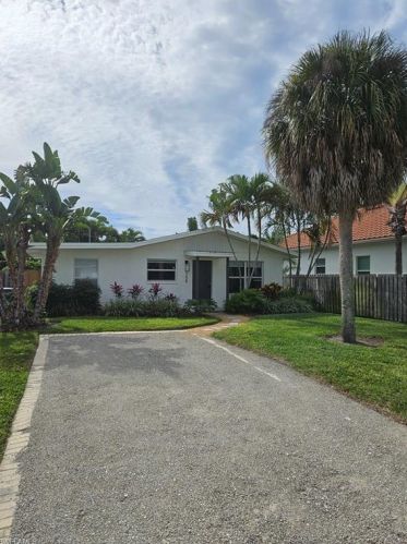 758 93 Ave, Naples FL 34108-2441 exterior