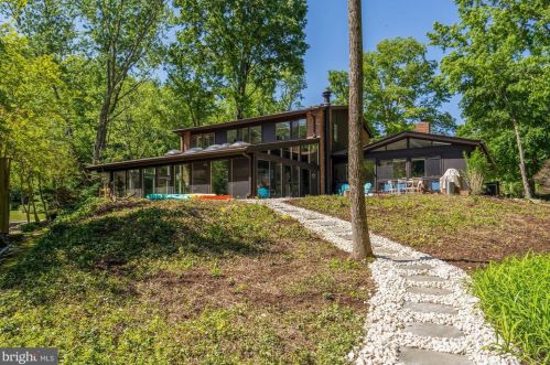 3000 Wessynton Way, Alexandria VA 22309-2225 exterior