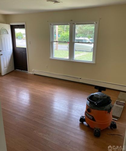 27 Knollwood Rd, Edison NJ  08817-4032 exterior