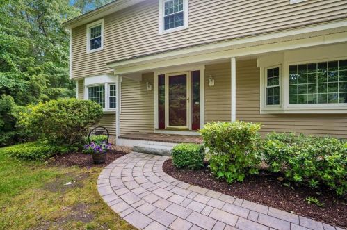 3 Poor Richards Dr, Concord, NH 03304-3506