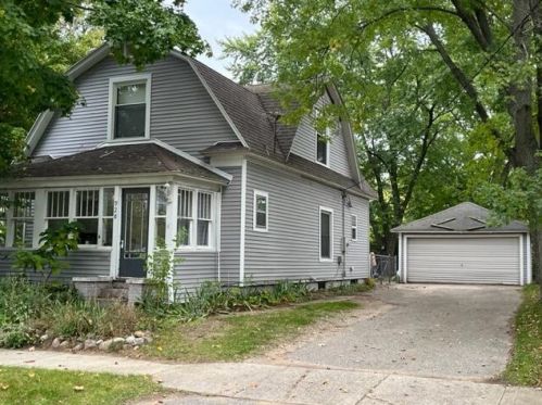 928 Pleasant St, Belding MI 48809-2252 exterior