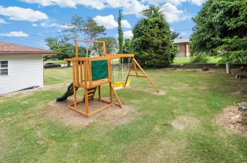 11800 Fairlind Dr, Saint Louis MO exterior