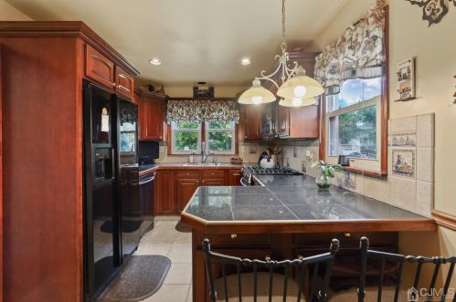 829 Evergreen Ct, New Brunswick NJ 08902-2314 exterior