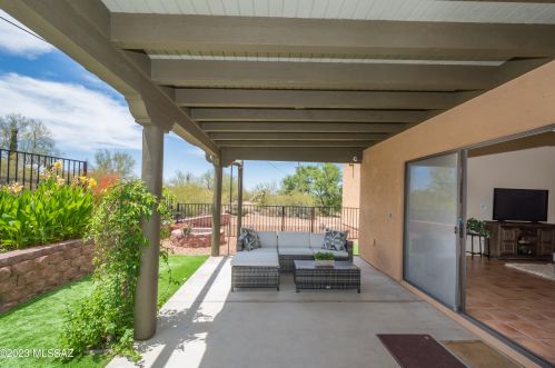 7015 Camino De Los Caballos, Tucson AZ 85743-9689 exterior