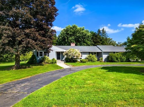 17 Ridgecrest Dr, Ridgefield CT 06877-2534 exterior