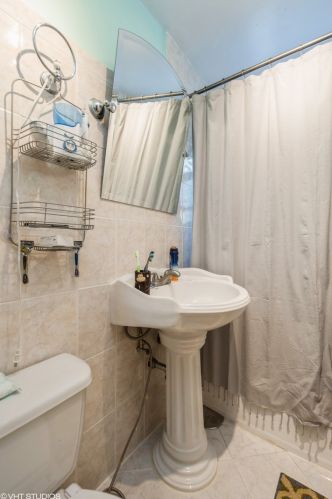 1526 Chase Ave, Chicago IL 60626-2152 exterior