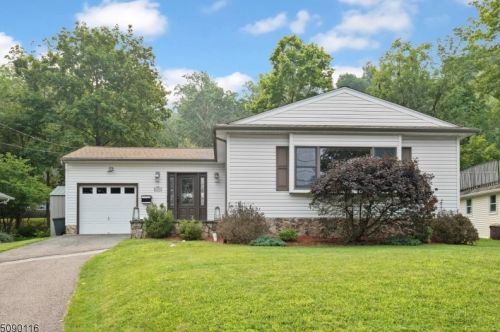 105 Shore Trl, Sparta, NJ 07871-1725