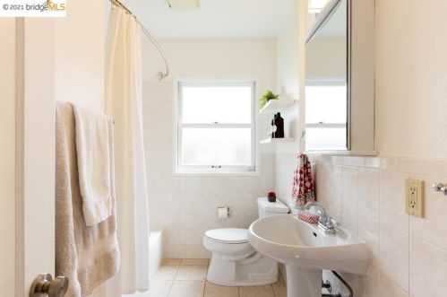 1424 Harmon St, Berkeley CA 94703-2725 exterior