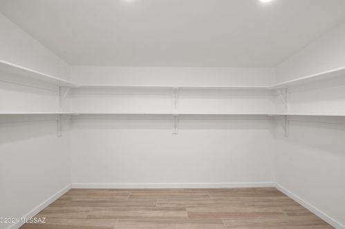 6611 Swan Rd, Tucson AZ 85718-5433 exterior