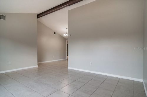 10112 Enchanted Oaks Ct, Tampa FL  33615-1616 exterior