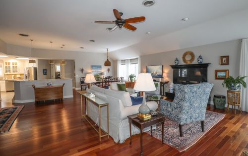 2 Fairview Dr, Concord NH 03301-6917 exterior