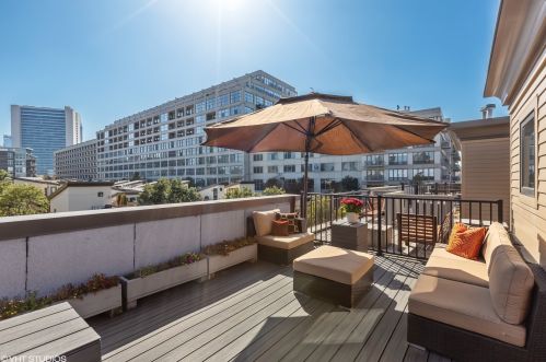 638 Oak St, Chicago IL  60610-7298 exterior