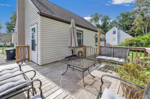 37 Cindy Cir, Milford CT 06460-6644 exterior