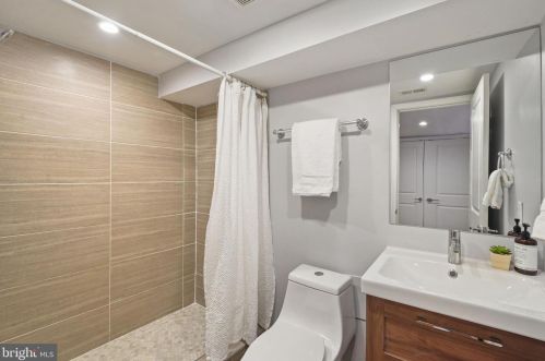 1268 Owen Pl, Washington DC 20002-2808 exterior