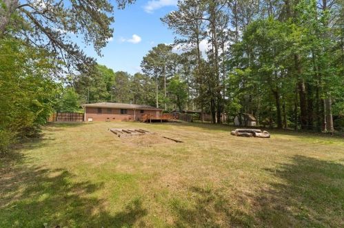 2293 Country Clb Dr, Atlanta GA 30311-5305 exterior