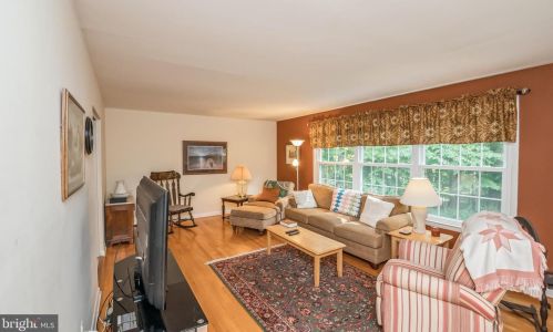 12 Crst Park Ct, Silver Spring MD 20903-1305 exterior