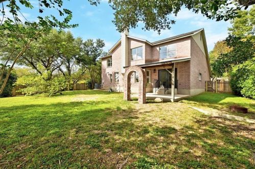 8029 Evadean Cir, Austin TX 78745-8004 exterior