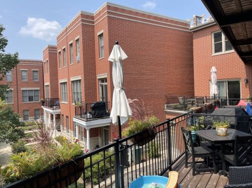 4026 Clark St, Chicago IL  60613-1904 exterior