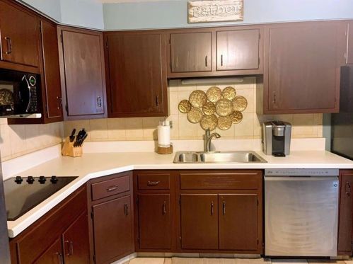 472 1st St, Pittsburgh PA 15227-3800 exterior