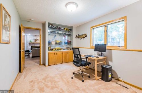 2224 Ariel St, Saint Paul MN 55109-2852 exterior