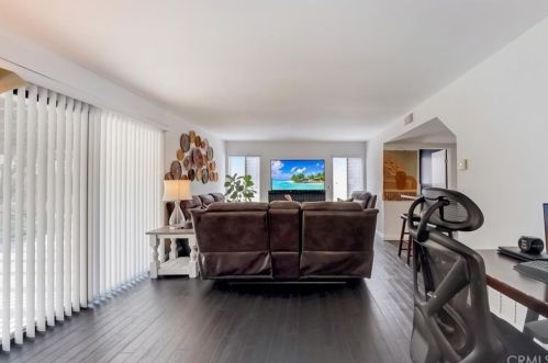 7910 Maria Dr, Riverside CA 92509-7012 exterior