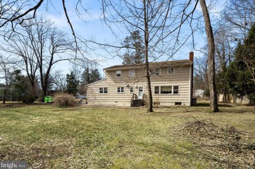 487 Prospect Ave, Princeton NJ 08540-4034 exterior