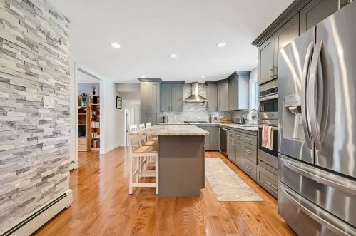 2 Trevor Ln, Worcester MA  01605-1081 exterior