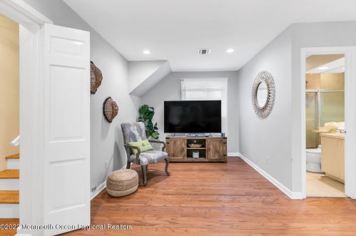 15 Farrell Dr, Middletown NJ 07748-3210 exterior