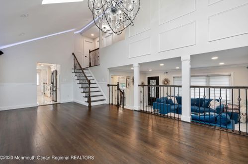 6 Stevens Pl, Hazlet NJ  07730-1205 exterior