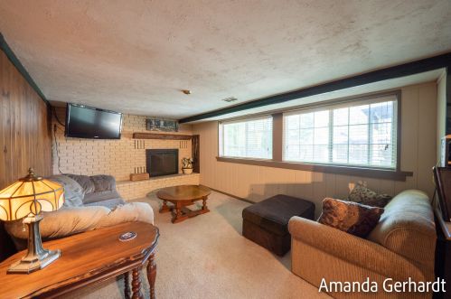 215 Mcconnell Ave, Meskegon MI 49445-2762 exterior