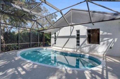 155 Old Tamiami Trl, Naples FL 34110-1170 exterior