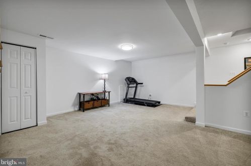 11207 Pavilion Club Ct, Herndon VA exterior