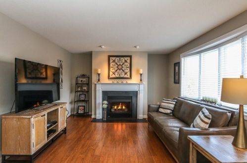 25 Gates Ave, Springfield MA 01118-2302 exterior