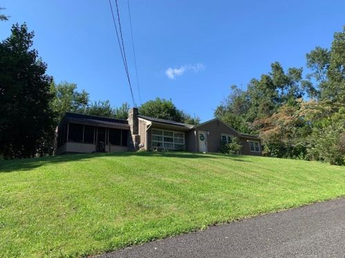 86 Boylston St, Meriden CT 06450-4737 exterior