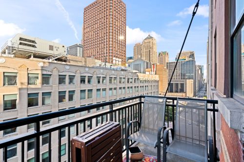 547 Clark St, Chicago IL 60605-1506 exterior