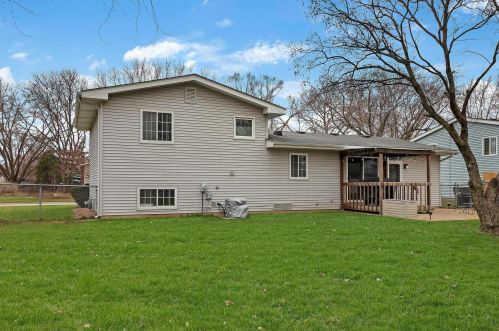 721 Darlington Ln, Bull Valley IL 60014-7873 exterior