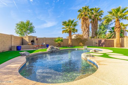 7810 15th Way, Phoenix AZ  85042-6734 exterior