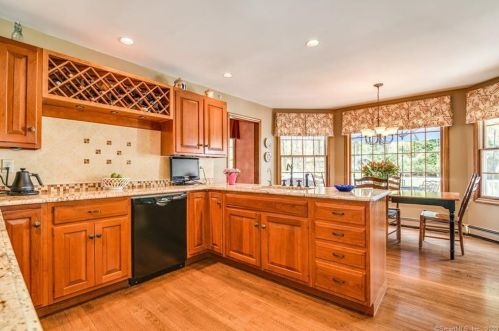 43 Jefferson Dr, Ridgefield CT 06877-5910 exterior