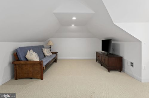 3877 30 St, Arlington VA 22207-5303 exterior