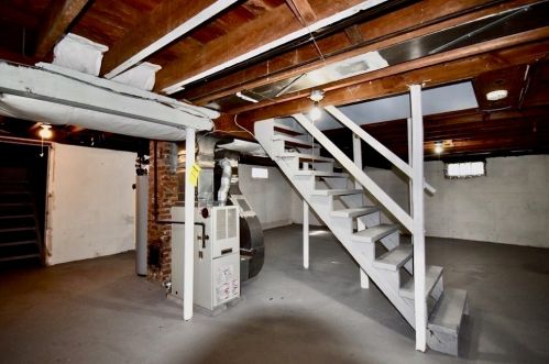 260 Pheland St, Springfield MA  01109-1320 exterior