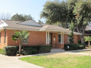 2012 Atlantic St, Dallas TX  75208-3021 exterior