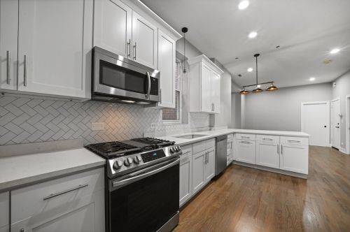 1933 Ohio St, Chicago IL 60624-1047 exterior