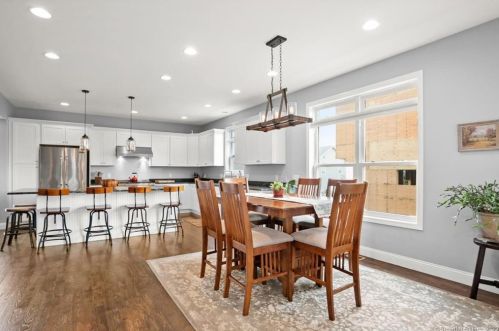 21 Beacher Rd, Milford CT 06460-7701 exterior