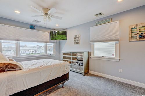 95 Midway St, Babylon NY  11702-4311 exterior