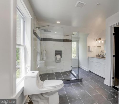 907 Gilbert Rd, Rockville MD  20851-1315 exterior