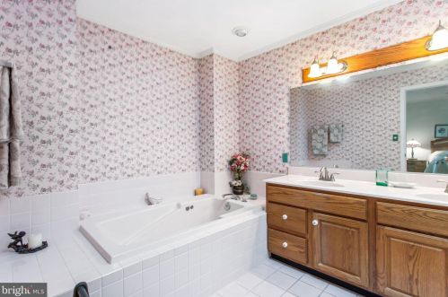 35 Wheaton Dr, Littlestown PA 17340-1354 exterior