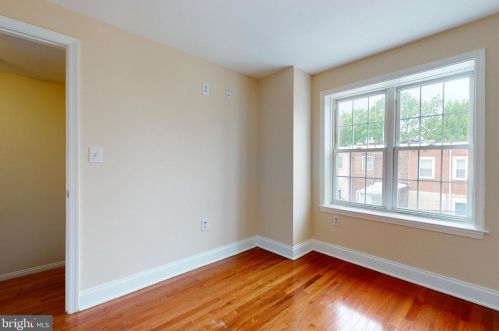 2720 10th St, Philadelphia PA 19133-1511 exterior