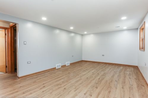 9129 Trumbull Ave, Chicago IL 60655-2507 exterior