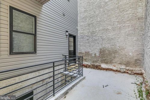 930 2nd St, Philadelphia PA 19133-3303 exterior