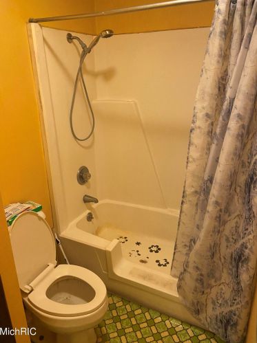 1322 Colburn Ave, Big Rapids MI 49307-1618 exterior